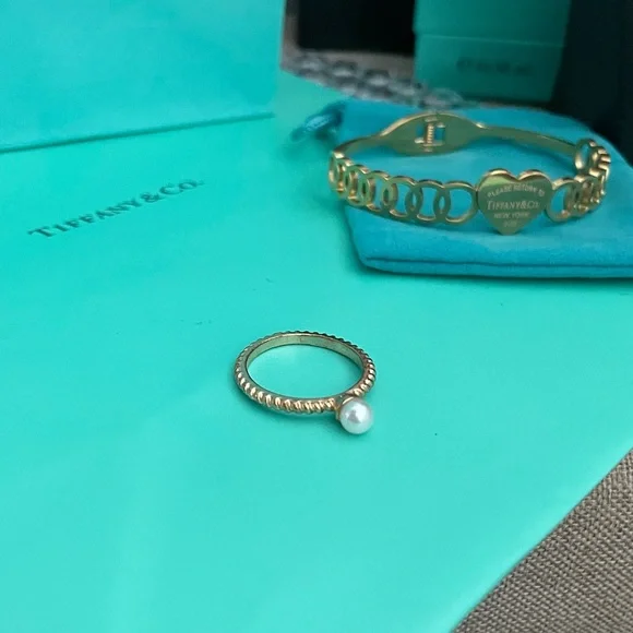 🎉🎉✨Goldtone Twist Pearl Ring✨Preloved Size 8 - Picture 6 of 8